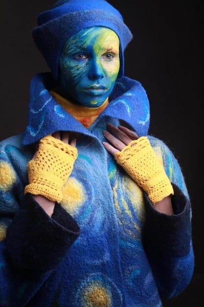 Cosplay Fabric Dyeing Guide: Custom Colors for Your Costume